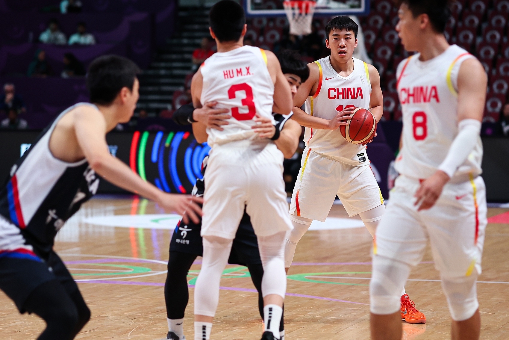 包含广厦男篮训练开放日，转会期扳平良机引欢呼，德甲在即，身体对抗强度拉满的词条-爱游戏体育